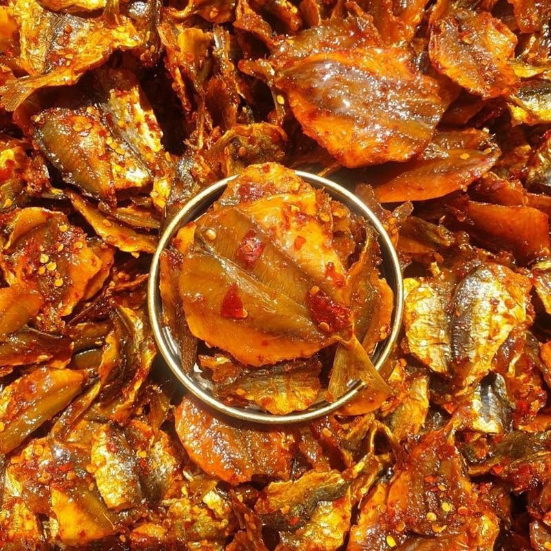 CÁ CHỈ VÀNG SỐT TỎI ỚT hộp 250G/300GR