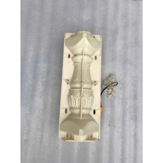 Khuôn đúc lan can bê tông hoa sen cao 40 cm, đế vuông 12 cm chất liệu nhựa abs.