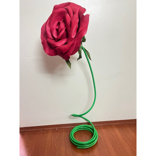 Ống nhựa dẻo làm thân decor đám cưới, hoa khổng lồ