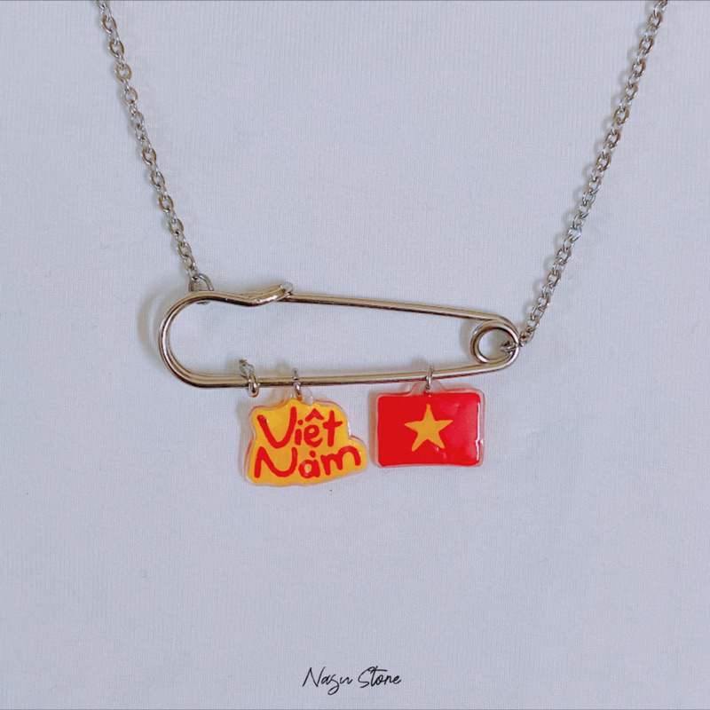Việt Nam” Collection] Vòng cổ SAFETY PIN “Lá cờ Việt Nam” | Shopee Việt Nam