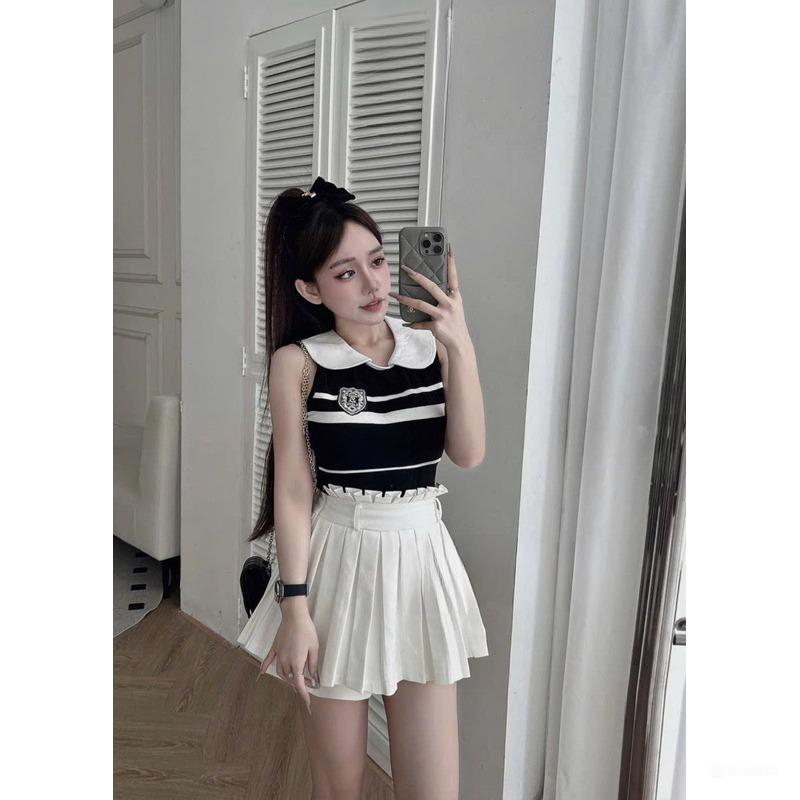 Set đồ nữ áo thun cổ bẻ bản to kèm chân váy xếp ly cạp khóa, đồ bộ nữ áo sát nách in logo kèm váy trắng nữ tính HCOM2754
