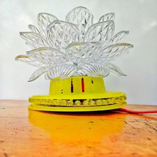 1 cây đèn sen xoay dĩa 1 có LED nhiều màu, chất liệu nhựa xi trang trí bàn thờ Decor Decor Phòng