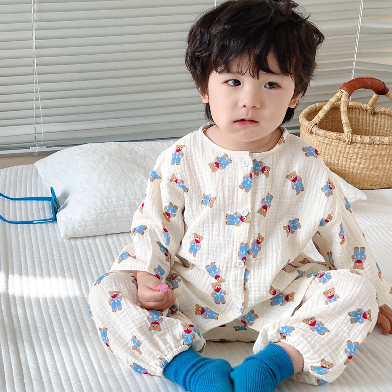 gấu mặc áo xanh