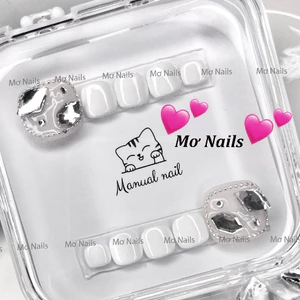 Nail Box Chân Thiết Kế Viền Dây Bi Đính Đá Sáng C02