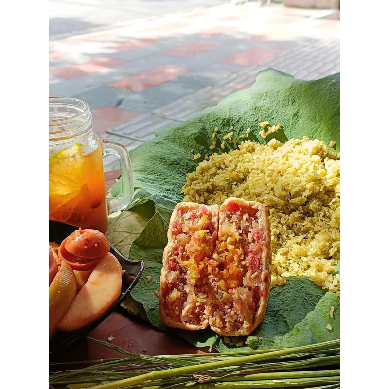 (SẴN) Bánh trung thu Đông Phương có mix vị. Tặng kèm hộp sang trọng, lịch sự.Bánh nướng Đông phương, bánh nướng thập cẩm
