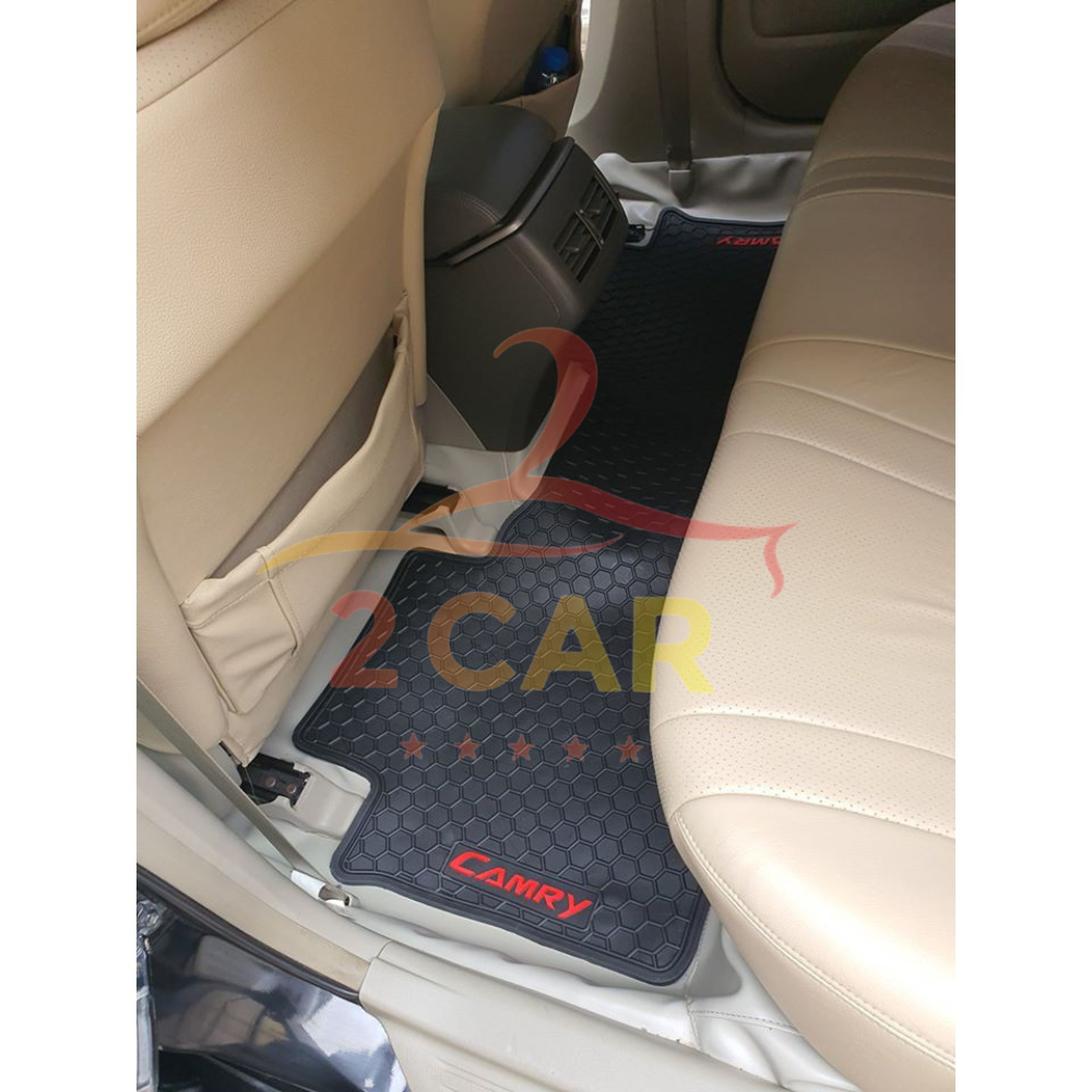 Thảm LÓT SÀN CAO SU xe Toyota Camry, lót sàn xe Camry 2007- 2020, 2021, 2022, 2023, 2024 không mùi - MẪU TỔ ONG CHỮ ĐỎ