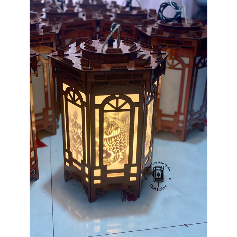 Đèn Kéo Quân gỗ cao 38cm sài điện( Hình quay Tranh Đông Hồ) | BigBuy360 - bigbuy360.vn