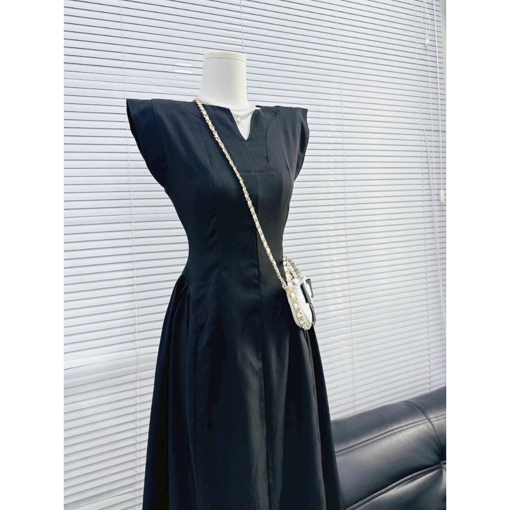 Váy nữ maxi sát nách cổ V dáng xòe Jumito 2 màu đen kem, đầm nữ chất lanh thô phong cách thiểu thư quý phái D1800
