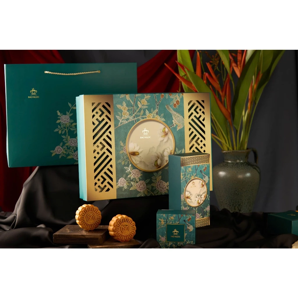 [80g/Bánh] SET "THU SUM VẦY -  Hộp 4 Bánh Nướng + 1 Trà Mạn Trung Thu Bảo Ngọc Cao Cấp Thu Sum Vầy