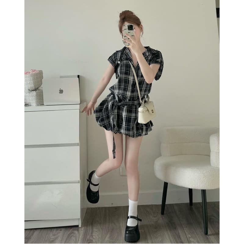 Set đồ nữ váy nữ liền thân áo ngắn tay kẻ caro đen có đai thắt ngang eo Jumito, đồ bộ nữ dáng ngắn đuôi phồng HCOM2717