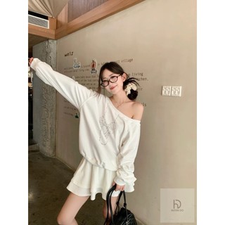 Set Bộ Đồ Nữ Trắng Áo Mì Hàn Lệch Vai In Nơ Vòng Mix Chân Váy Xếp Tầng Phối Cạp Freesize