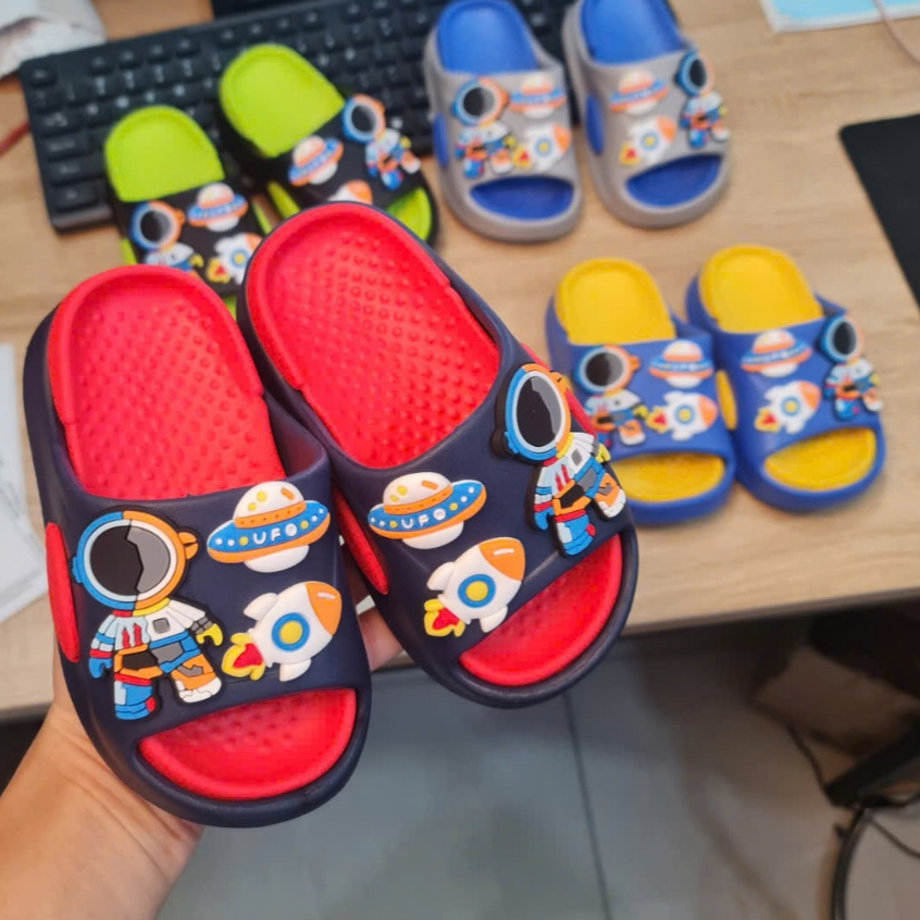 Dép bánh mì 3D đế cao đế tháo rời cho bé trai hình phi hành gia siêu đẹp êm chân