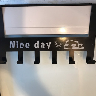 Móc treo đồ Nice Day màu đen bằng thép chống rỉ - Giải pháp hoàn hảo cho không gian sống gọn gàng.