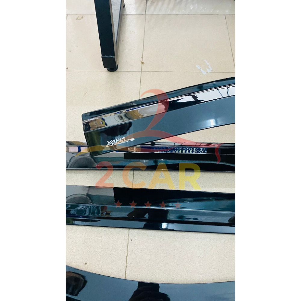 Vè Che Mưa Xe Toyota Yaris Cross đời 2023 2024 2025 chất liệu nhựa ĐEN dày, che mưa tốt