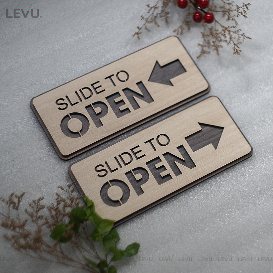 Bảng gỗ dán cửa slide to open có mũi tên chỉ hướng trái phải LEVU