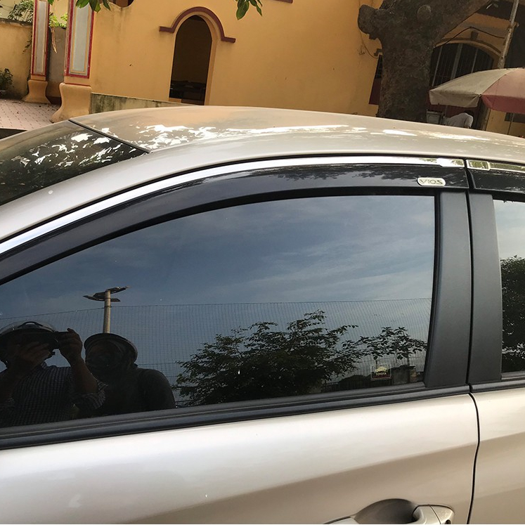 Vè che mưa xe Toyota Vios chỉ inox 2018 - 2022, 2023,2024  cao cấp nhất thị trường