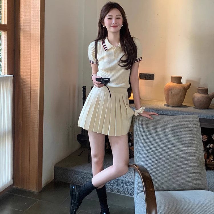 Set đồ nữ áo chất len cổ polo viền đỏ kèm chân váy ngắn năng động Jumito, đồ bộ nữ phong cách Hàn Quốc HCOM2829