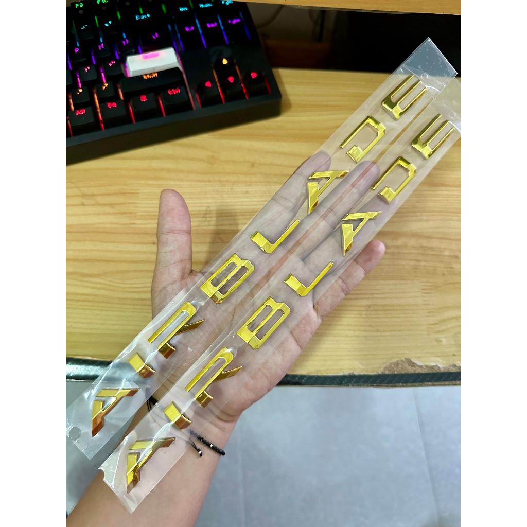 Tem AIRBLADE 2020 2024 chữ nổi màu VÀNG RỰC ốp sườn. Logo dán xe AB xi mạ cao cấp, có sẵn keo dán