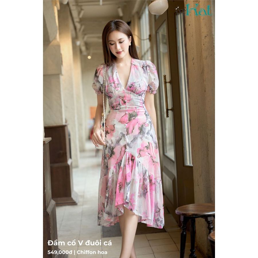 Đầm Hoa Nhí Cổ V Đuôi Cá The Kat House, vải chiffon Hàn, ôm vừa vặn, tôn dáng, xinh xắn dễ thương
