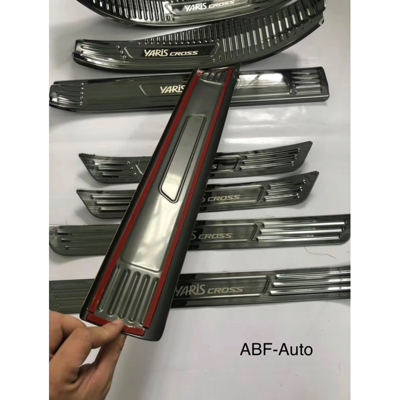 Ốp Bậc Cửa, Nẹp Bước Chân, chống trầy cốp trong ngoài Xe Yaris cross 2023-2025 Mẫu Titan chữ 3D Cao Cấp