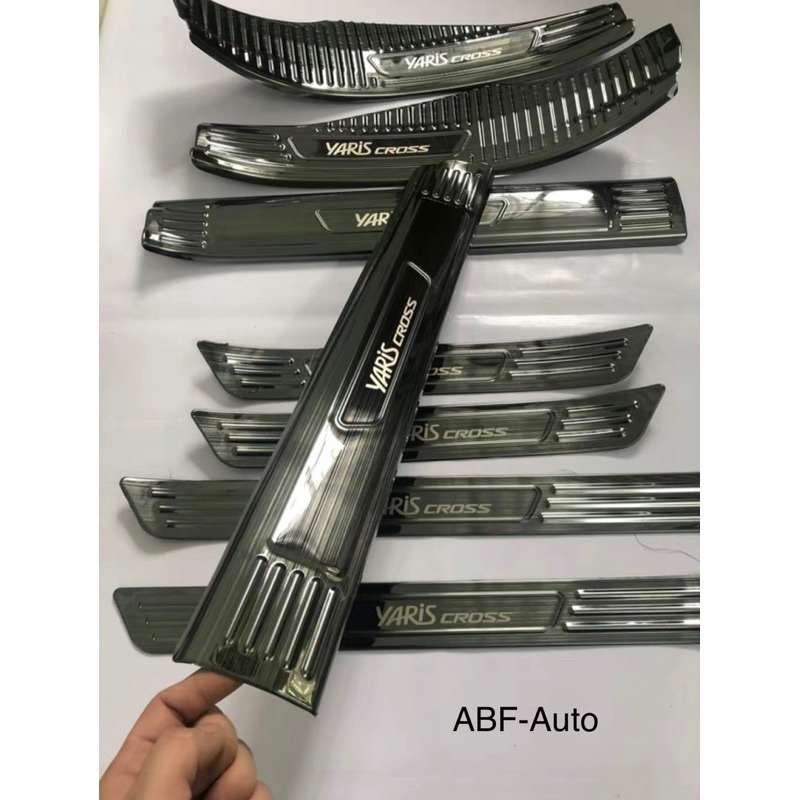 Ốp Bậc Cửa, Nẹp Bước Chân, chống trầy cốp trong ngoài Xe Yaris cross 2023-2025 Mẫu Titan chữ 3D Cao Cấp