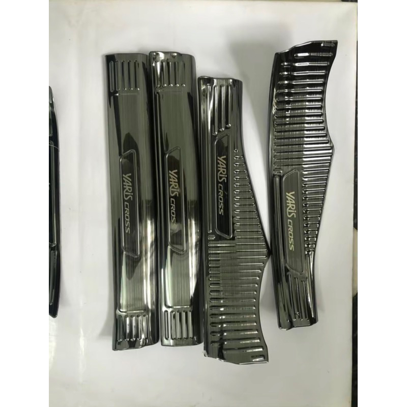 Ốp Bậc Cửa, Nẹp Bước Chân, chống trầy cốp trong ngoài Xe Yaris cross 2023-2025 Mẫu Titan chữ 3D Cao Cấp