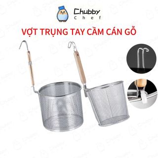 Vợt trụng hủ tiếu mì, phở inox có quai treo trên thành nồi và tay cầm gỗ cách nhiệt vợt vớt đồ chiên vợt inox nhà bếp