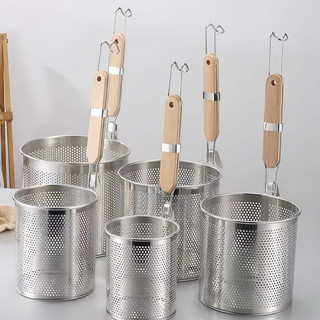 Vợt trụng hủ tiếu mì, phở inox có quai treo trên thành nồi và tay cầm gỗ cách nhiệt vợt vớt đồ chiên vợt inox nhà bếp