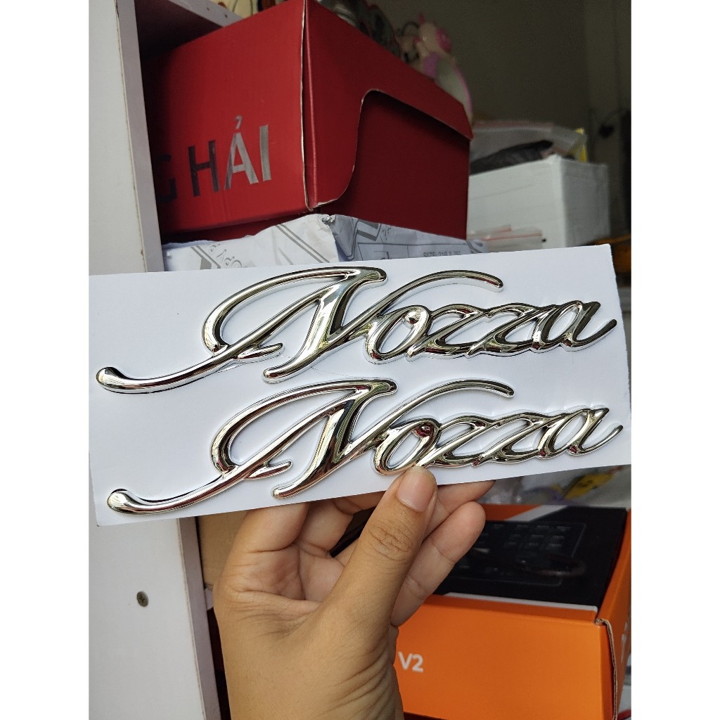Tem Nozza chữ nổi ốp sườn. Logo dán xe Honda Nozza xi mạ cao cấp, có sẵn keo dán