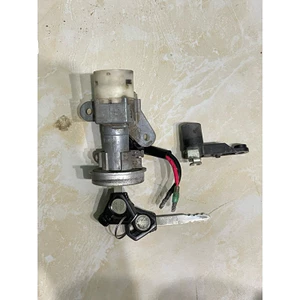 ổ khoá exciter 135 zin theo xe còn đẹp (có thể1 hoặc 2 chìa)