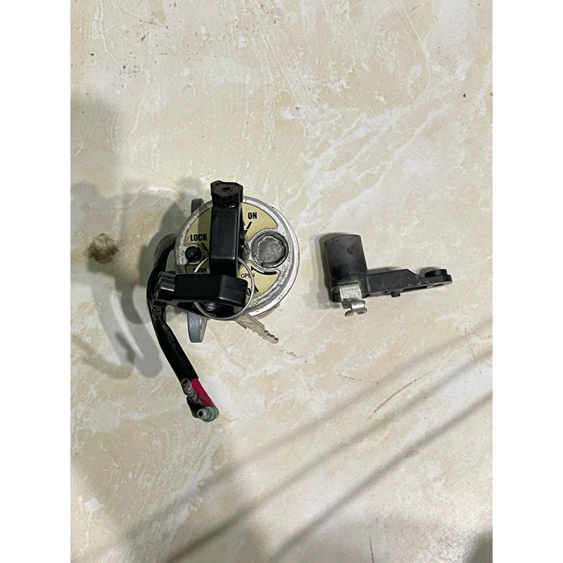 ổ khoá exciter 135 zin theo xe còn đẹp (có thể1 hoặc 2 chìa)