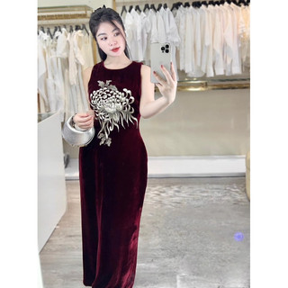 Váy nhung the sát nách form quả lê thêu lá tone đỏ lạnh sang trọng