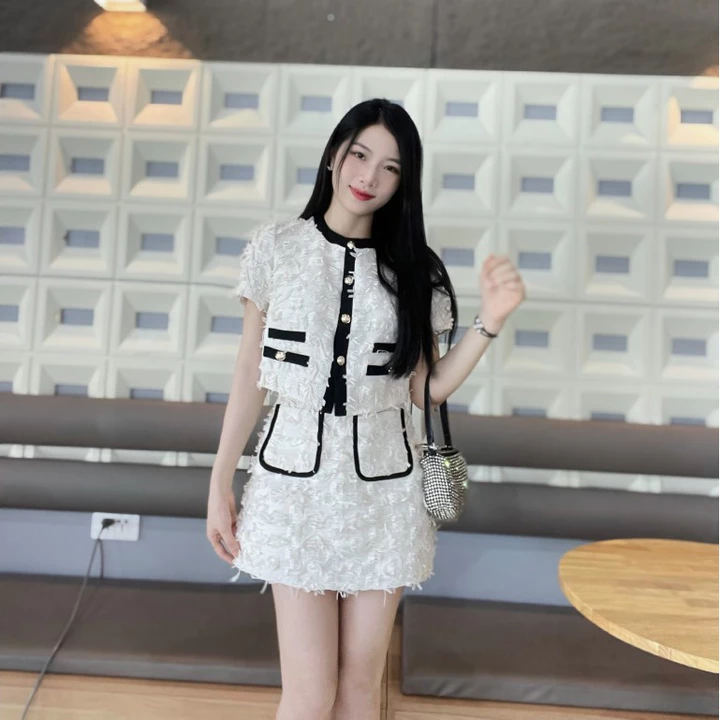 Set váy nữ , set áo crotop chân váy dạ trắng phối viền đen chân váy A sang chảnh