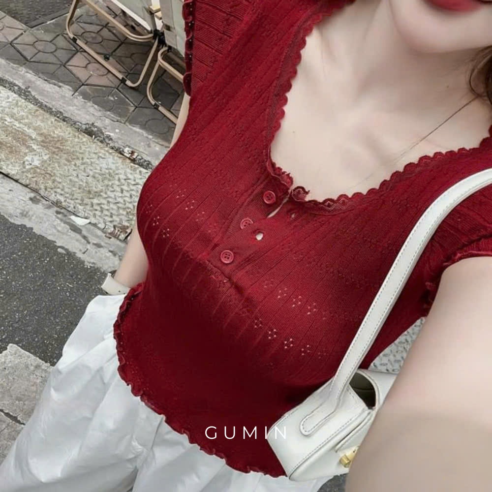 Set bộ áo váy GUMIN thiết kế áo len đỏ cộc tay cổ phối viền và chân váy dáng dài xẻ sau sang trọng cao cấp