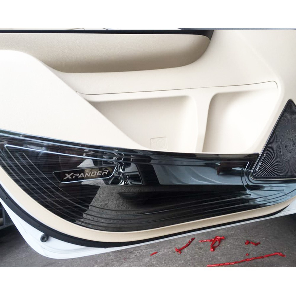 Ốp Tapli cánh cửa CARBON Xe Xpander đời 2018 - 2023 2024 2025 vân cacbon và titan cao cấp