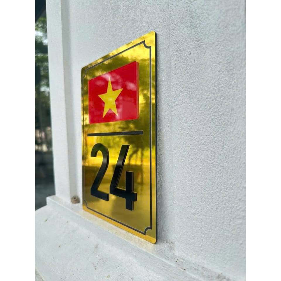 Biển số nhà ( làm theo yêu cầu) có ảnh cờ tổ quốc. chất liệu gương vàng + số nổi