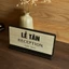 Bảng gỗ để bàn "Lễ tân - Reception " có chân đế lắp ráp linh hoạt decor bàn lễ tân thiết kế theo chức danh yêu cầu
