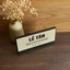 Bảng gỗ để bàn "Lễ tân - Reception " có chân đế lắp ráp linh hoạt decor bàn lễ tân thiết kế theo chức danh yêu cầu