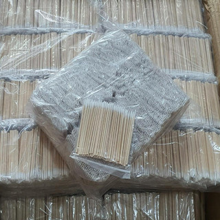-Tăm Bông Cán Gỗ Chà Tê ,Chà Mực, Tém khung môi mày trước khi xăm (Túi 100c)