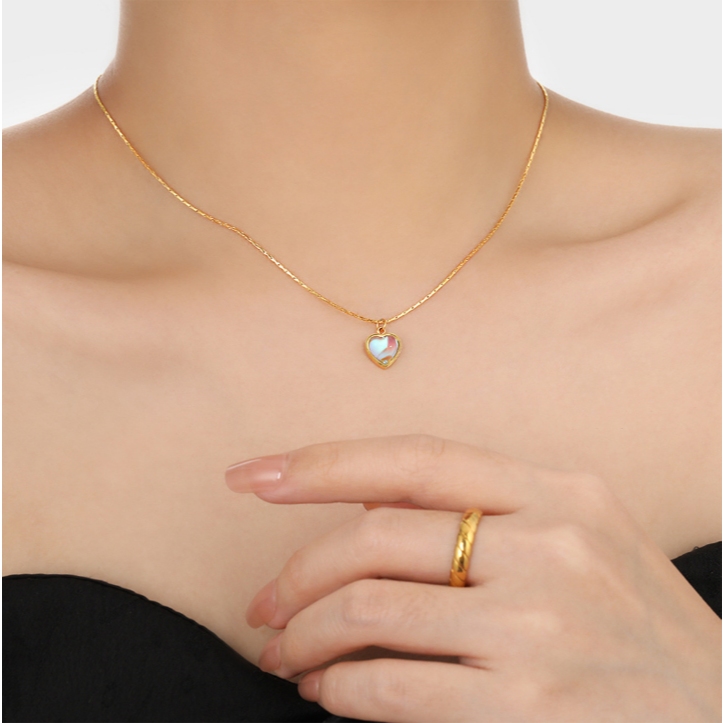 Dây chuyền nữ titan mặt trái tim opal glass ánh màu xanh hồng không gỉ BY ACCESSORIES