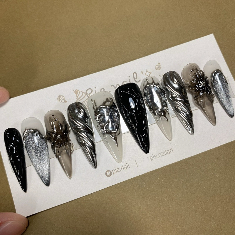 312. nailbox đen mắt mèo kim cương, giấy tráng bạc