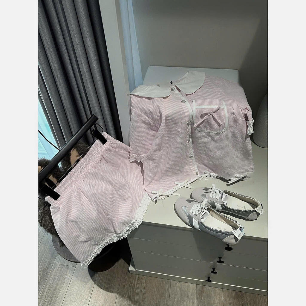 Set Bộ Nữ Kẻ Tăm Hồng Áo Sơ Mi Cổ Sen Trắng Quần Short Bèo, Sét Đồ Bộ Đùi Đi Chơi Cafe Tiểu Thư - CHAMIE STUDIO