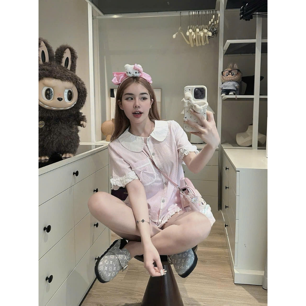 Set Bộ Nữ Kẻ Tăm Hồng Áo Sơ Mi Cổ Sen Trắng Quần Short Bèo, Sét Đồ Bộ Đùi Đi Chơi Cafe Tiểu Thư - CHAMIE STUDIO