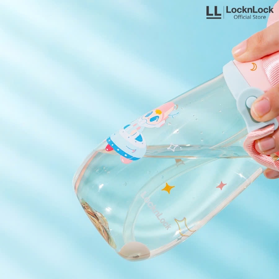 Bình nước nhựa LocknLock Deer Kids 450ml HAP910, kèm ống hút silicone, dây đeo, họa tiết - K-MALL