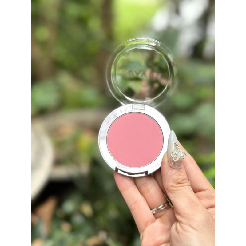 Má hồng Klavuu lỳ, siêu bền chắc, mang lại vẻ rạng rỡ sau khi make up
