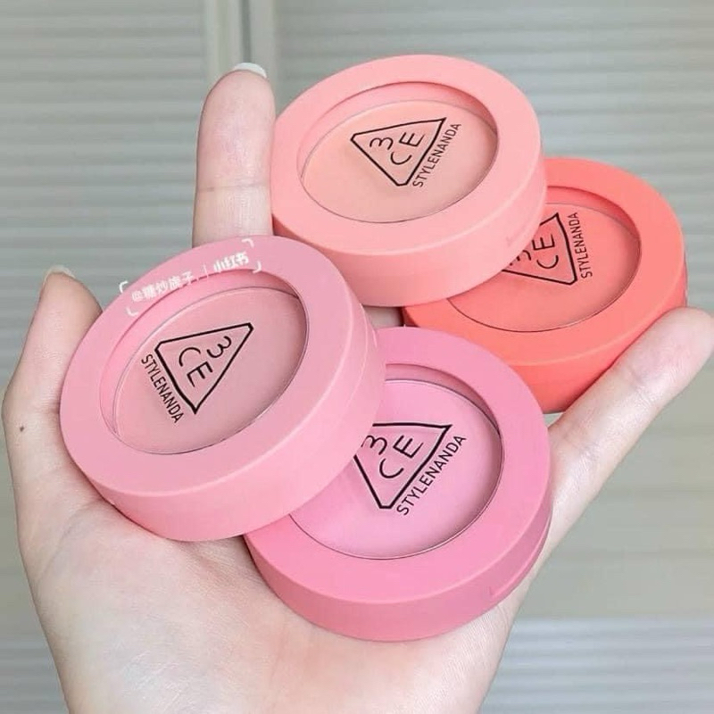 Má hồng tròn 3CE Face Blush, chất phấn lì, bám, ko trôi. 4 tông màu thời trang xịn xò