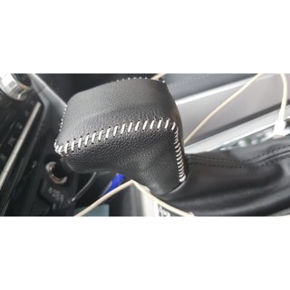 Bọc da cần số Mitsubishi Pajero sport các đời từ 2018-2023 da bò thật( Khách nhắn shop tên xe, đời xe)