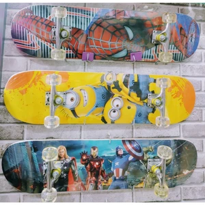 Ván trượt gỗ SKATEBOARD 4 bánh có in hình hoạt họa (Nhập khẩu Đài Loan) - Chịu Tải Trọng Đến 120Kg