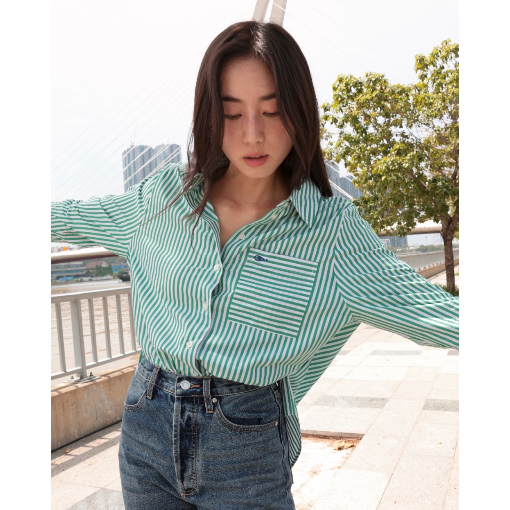 Ảnh TheBlueTshirt - Áo sơ mi kẻ sọc dài tay phom rộng cho nữ - New Pocket Oversize Shirt - Women 4