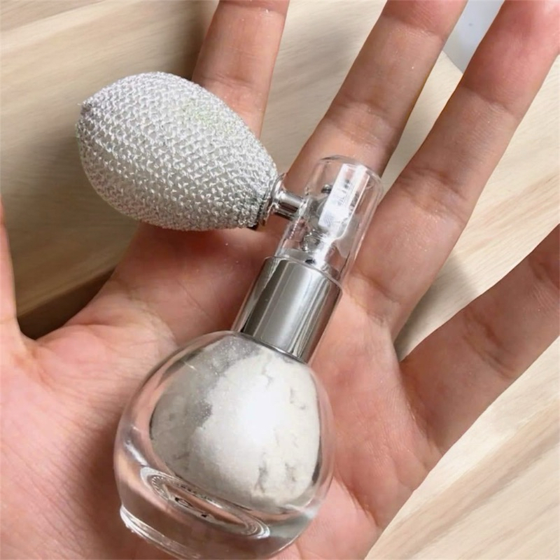Hàng xịn giá rẻ-Chai xịt nhũ Teayason Highlight powder spray. Một sản phẩm dùng cho nhiều mục đích trang điểm